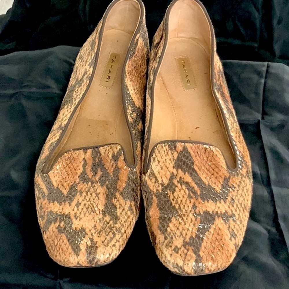 TAHARI  Clementine Snakeskin Look Flats Soft Leather Lined 8M VGUC